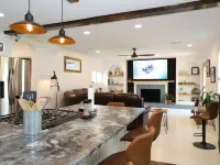 Navy Point Home and Game Room, Near Nas & Downtown Hotels in Warrington