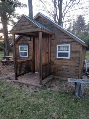 Poppy’s Cabin on Pond in Finger Lakes Region