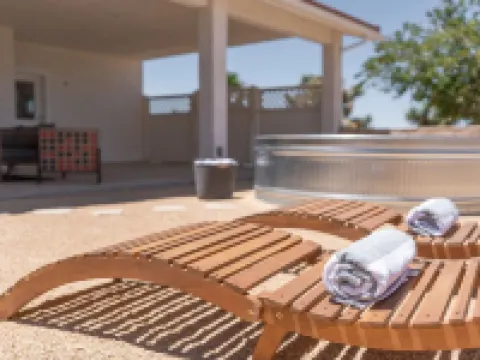 5-bedroom vacation home 15 minutes to Joshua Tree National Park Hotels in Yucca Valley