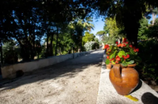 Villa Fontana with Private Pool and Ancient Botanical Park