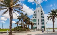 Come Enjoy the Sunshine...RIGHT ON THE BEACH! Ocean Front Condo w/ 2 Queen Beds!