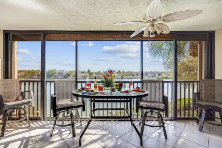 A Bayside Treasure - Outstanding Waterfront Views!! Отели в г. Сиеста-Ки