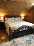 Modern rustic 2BR house in the country with hot rub, patio dining, and fire pit Hotel dekat Tompkins Cortland Community College