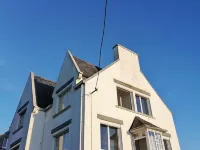 Spacious villa with sea view, 200 m from the beach. Hotels in Saint-Nic
