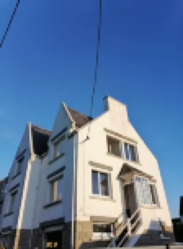 Spacious villa with sea view, 200 m from the beach.