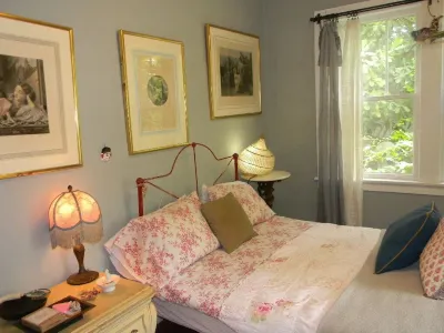 Beautiful Cozy Bedroom In Great B&B  Historic Home ~ Close To The City Center Hotels in Little Havana