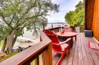 Lakefront Lake Poinsett Cottage with Private Beach Hotels in Hamlin County