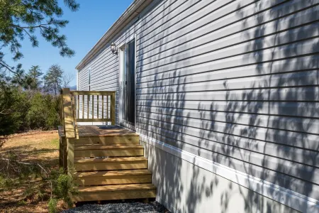 The Nest on Hawks Ridge with Mountain Views