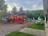 Summer Village Resort - 1 Mi to Moody Beach - WiFi, Gym, AC, Pools, Playgrounds