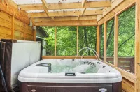 5 Acre Estate: Pool/Hot Tub/Basketball/Fire Pit