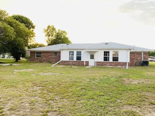 Spacious 3/2 on large canal to beautiful Crooked Lake, great for seasonal rental