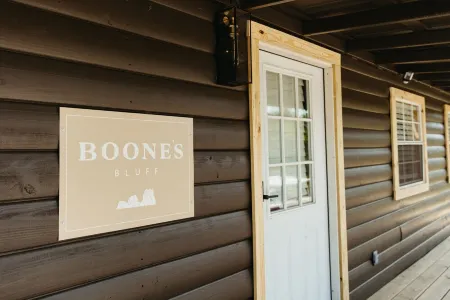 Boone's Bluff RRG- HUMBLE COZY STAY w/ Firepit