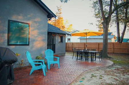 Historic charm near downtown/Bruce's Field