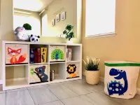 Joyful Retreat: Spacious 4-Bedroom Oasis to Relax & Unwind Hotels in Tracy