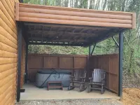 Jason's Log Cabin Retreat w/ Hot Tub, Rockers, Swing, Game Room, & 3 King Beds 와일더네스 앳 더 스모키스 주변 호텔