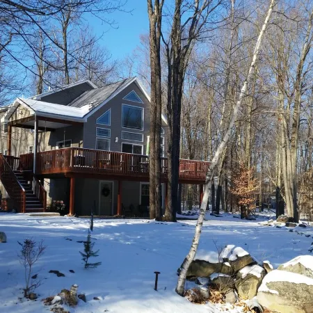Beautiful New Pocono Chalet!