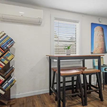 Downtown Big Sky Bungalow w/AC, Fully Fenced Yard, W/D, 2 Smart TVs, Speedy WiFi