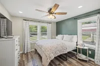 Charming 2-bedroom house with Great kitchen space in Madisonville.