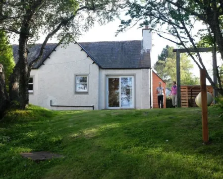 Morrone Cottage - Beautiful mountain cottage, large garden and wonderful views. Hotels in Ballater