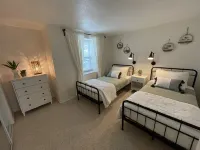 Stunning Canal Condo - Walk to Beach - Sleeps 4