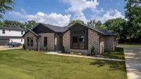 Experience Lake Texoma in just 3 mins! Spacious 4-Bed Vacation Home.