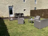 Terrace gîte 1.5 km from the D-Day landing beaches