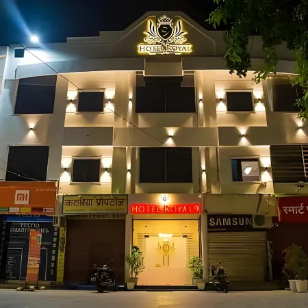 Royal 9 Hotel and Banquet