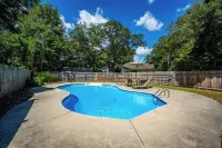 Cozy Pensacola Retreat With Pool