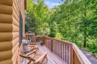WindFall-Stunning and Secluded Creekside Cabin, Pet Friendly, Two Fire Pit Areas