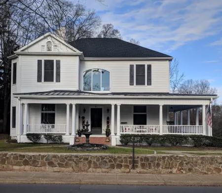 Delightful Victorian home with 6 bedrooms in downtown Fort Mill