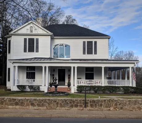 Delightful Victorian home with 6 bedrooms in downtown Fort Mill Hotels in Fort Mill