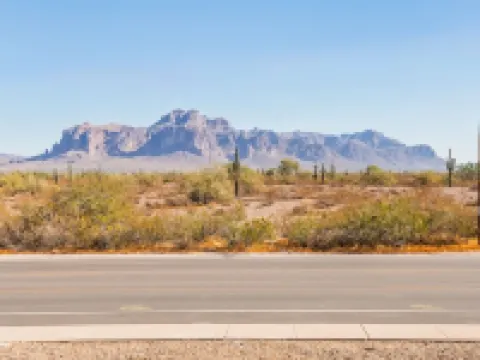 Superstition Mountain Views, Heated Pool/Hot Tub, 2Bd + Loft Hoteles en Apache Junction