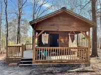Cozy cabin in the woods! Pets welcome!