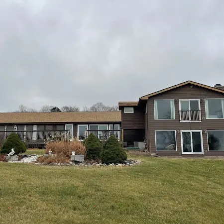 Spacious Bayside Retreat in Door County. All the views and not the traffic.