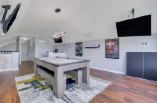 ⭐ Lakeside Family Oasis. 19 minutes to Downtown Savannah! 10 Guest Stay. ⭐