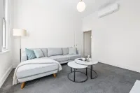 Stylish 3BR Carlton - CBD Fringe Terrace