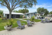 River's Edge Retreat-3/3.5, sleeps 9, waterfront with dock! Newly Remodeled!