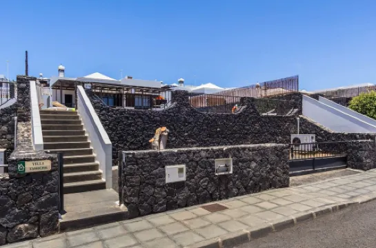 Villa Juanita Lanzarote - Beautiful luxury villa with private swimming pool.