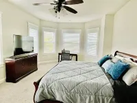 The Victorian-2 Min Walk to Historic Downtown McKinney + Game Room 그레이터 텍소마 유틸리티 블룸데일 펌프 스테이션 주변 호텔