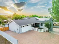King Sized Retreat w/Hot tub, Peloton, Views - Close to Sedona!