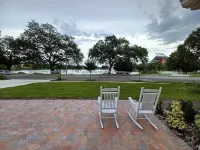 Drayton Place Staycation - Private Lk/Pk Front Ste