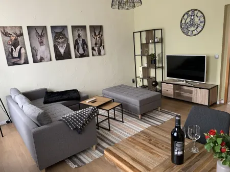 New! Stylish city apartment *Netflix,parking lot,close to BHF*
