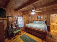 River Front Cabin - Fish, Kayak, Relax 40 min. to Auburn, 1 hr. to Talladega