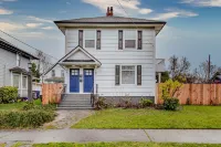 The Pine House: Unit A (near 6th Ave, UPS, UW, and Point Ruston) 라이트 공원 주변 호텔