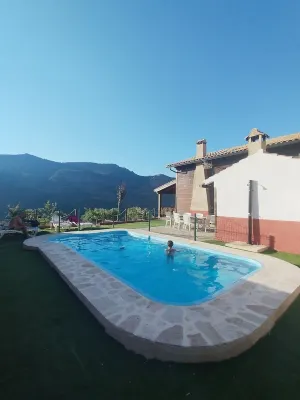 Casas de Madera en las Montañas con Piscina y Barbacoa, en la Sierra del Segura