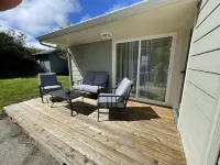 Spruce Cottage Bright 3 Bedroom 2 Bath near Henderson Center. Master suite.