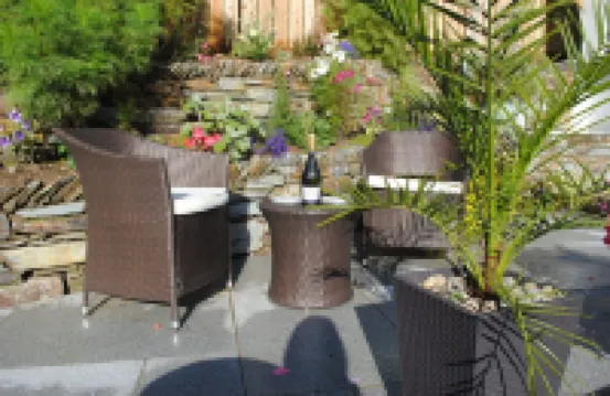 Luxurious Cornish Holiday let, 4 min stroll to Pentewan beach, village setting.