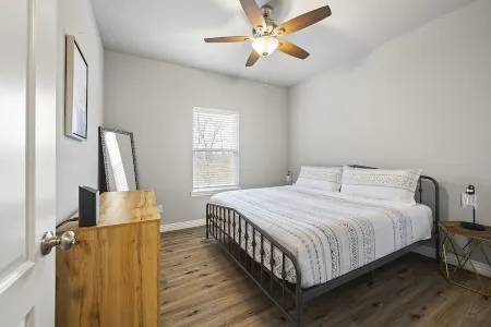 Peaceful retreat w/2 king beds + bunk beds