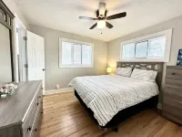 5-Bdrm-Remodeled-Modern-New-Appliances-Furniture Hotels in Littleton