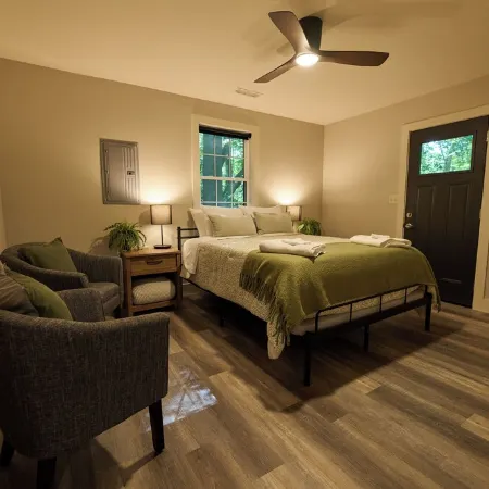 Valley Overlook - Cozy 2BR Cabin near Blossom Music Center -Peninsula, Ohio